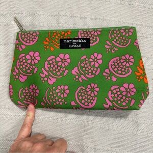 Marimekko for Clinique cosmetic‎ bag, green with pink/orange floral pattern